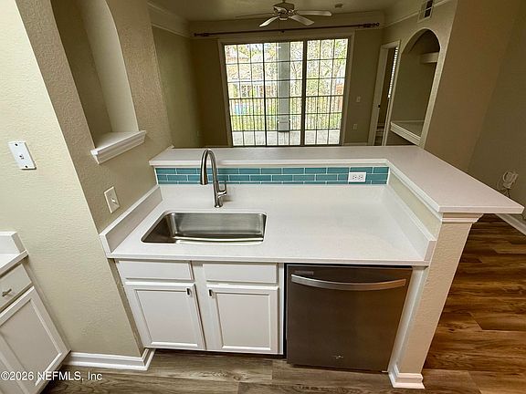 5th image of 8550 TOUCHTON Road #926