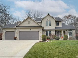 10451 Cottage Grove Dr, Middlebury, IN 46540