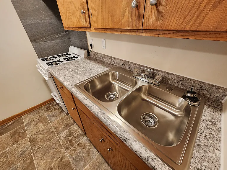 4707 University Ave NE — Photo 32