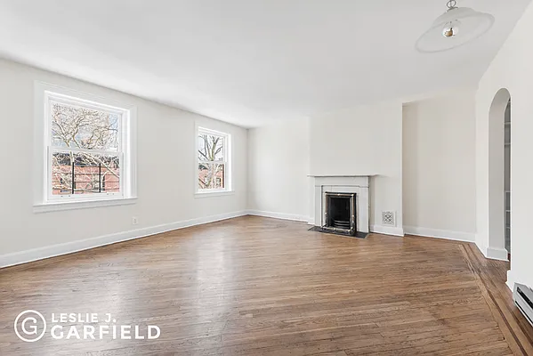 Rented by Leslie J. Garfield | media 10