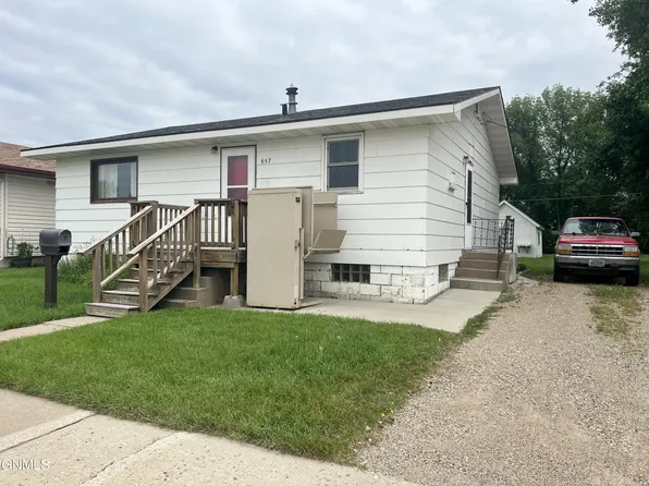 657 8th Ave SW, Valley City, ND 58072