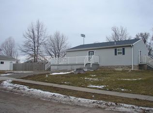 318 S Elm St, New London, IA 52645