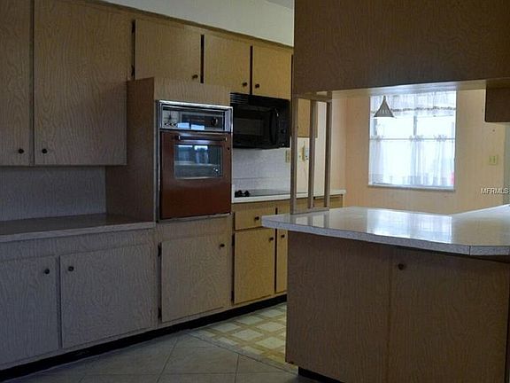 3rd image of 639 La Jolla Ave