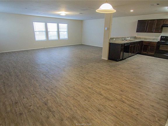 2nd image of 2085 Oakwood Forest Dr