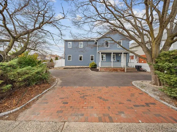 1136 W Broadway, Hewlett, NY 11557