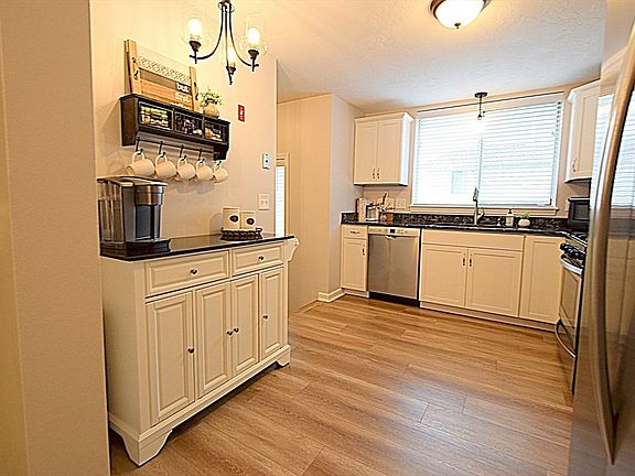 4th image of 87 Gaslight Ln #87