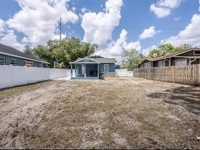 8907 N Blvd — Photo 22