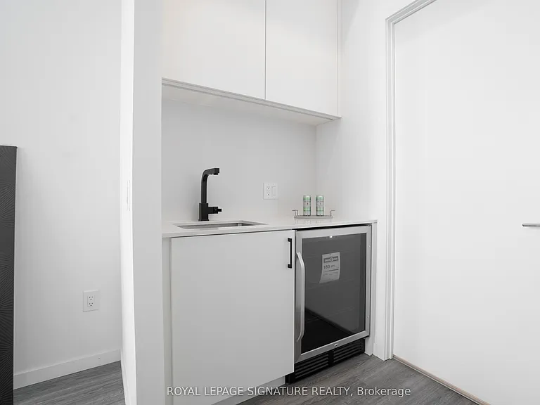 148 Wesley St — Photo 17