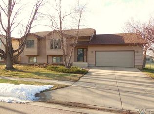 1305 S Snyder Cir, Sioux Falls, SD 57106