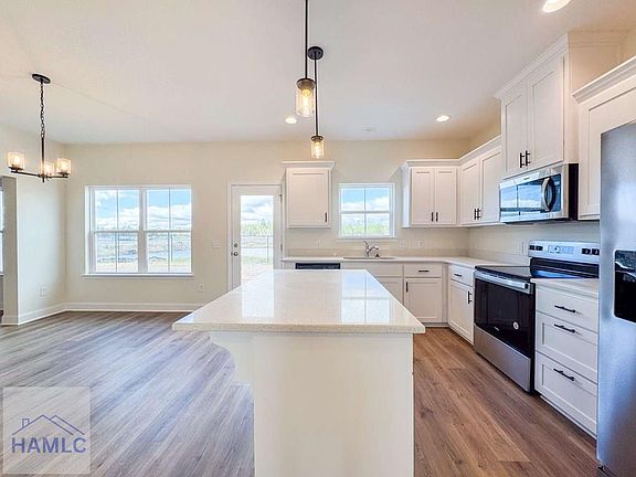 5th image of 64 Hollis Ln