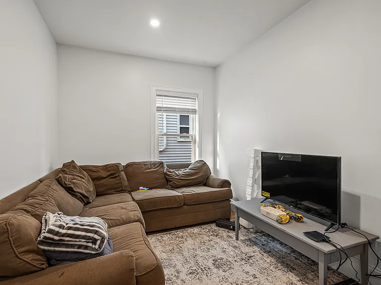 55 Saxton St #1 — Photo 6