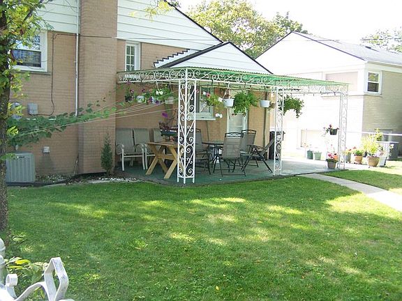 2nd image of 3916 Lunt Ave
