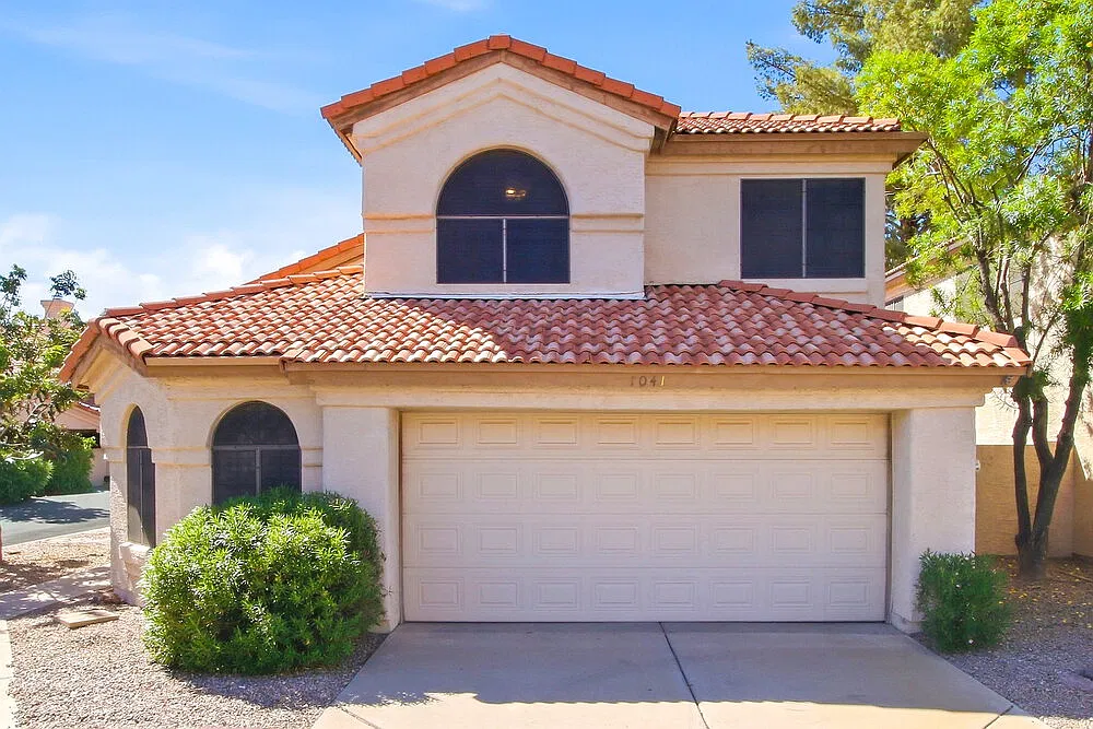 3 bed, 2.5 bath, 1417 sqft, $2,350 — Photo 1