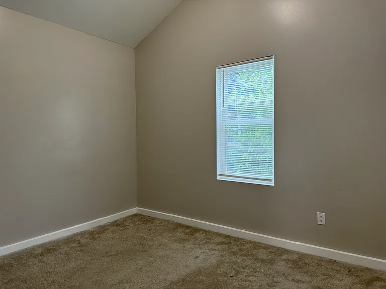 18403 Oakwood Ave — Photo 9