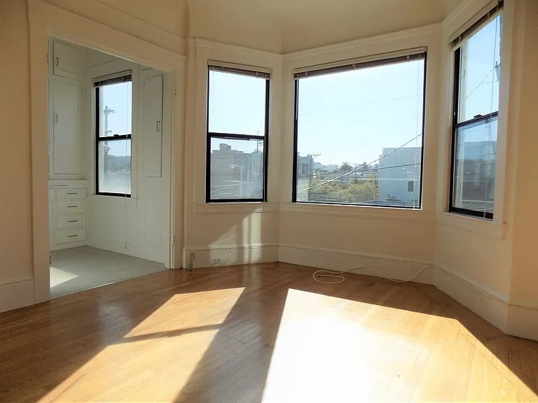 2490 California St — Photo 2