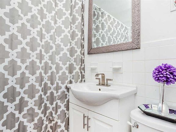 5th image of 50 Saint Pauls Ave APT 2R