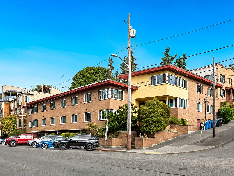372 Aloha St — Photo 2