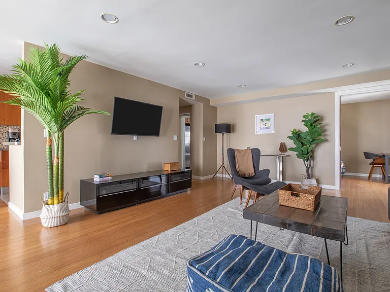 4407 Francis Ave — Photo 7