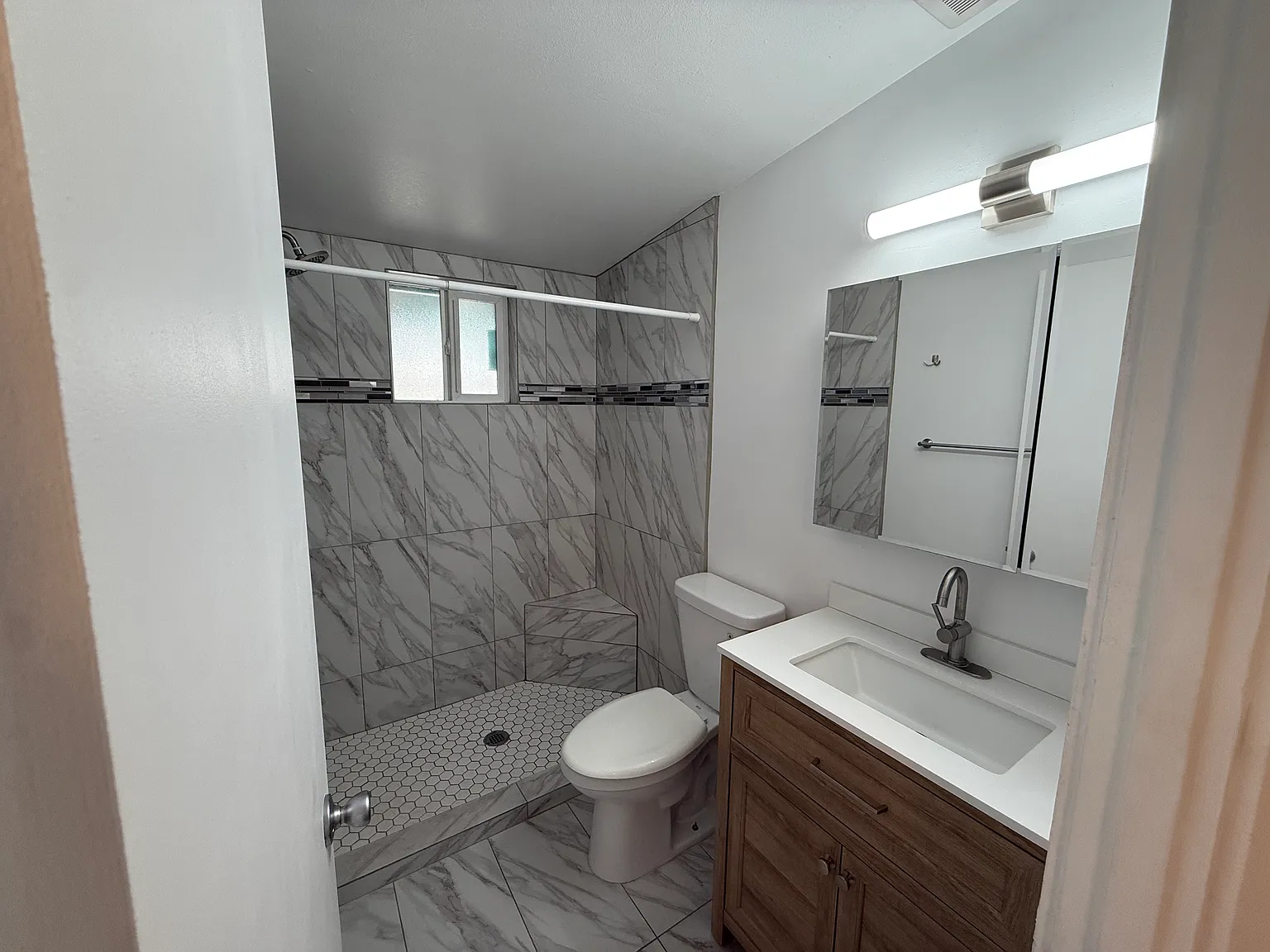 2 bed, 750 sqft, $1,600 — Photo 2