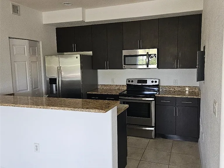 13170 Bella Casa Cir #293 — Photo 8