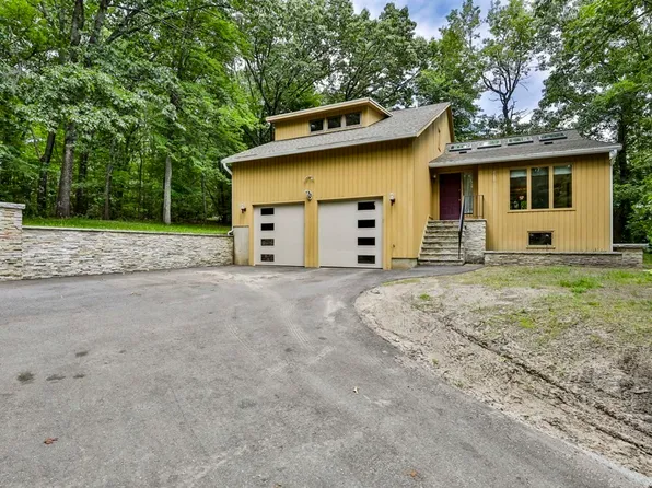 4 Tappan St, Haverhill, MA 01830