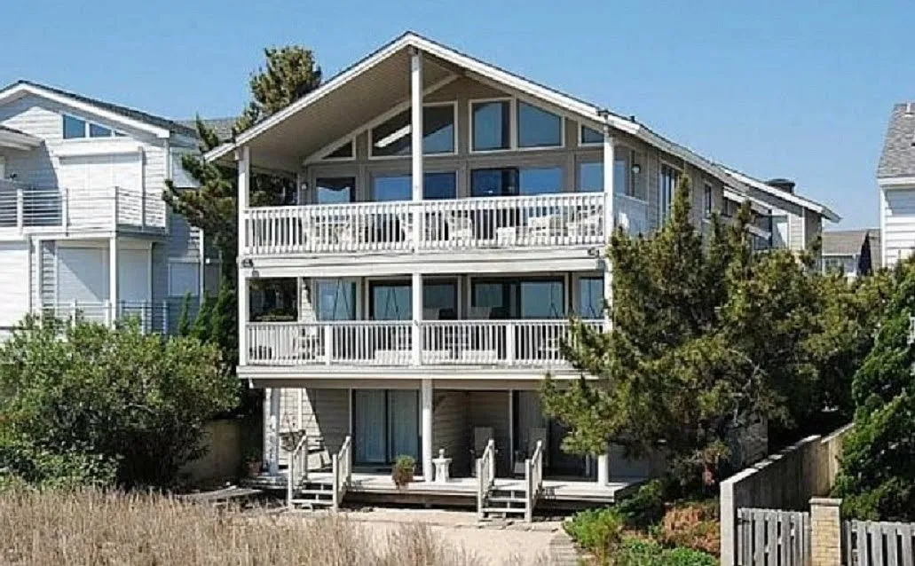 4 bed, 2700 sqft, $2,800 — Photo 2
