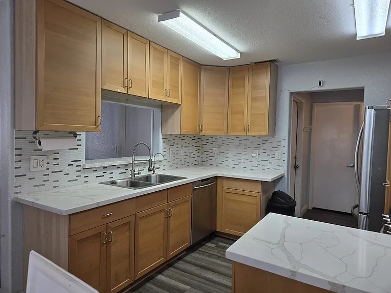 6905 Coral Rock Dr — Photo 7