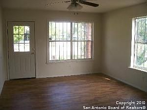 4th image of 2347 Barney Ave