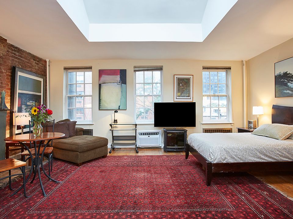 1st image of 428 W 44th St #3L
