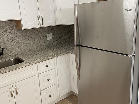 5th image of 1370 E Washington St APT 3NW