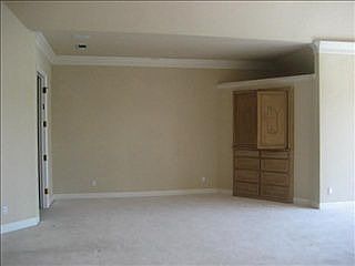 4th image of 8465 Meadowbrook Dr