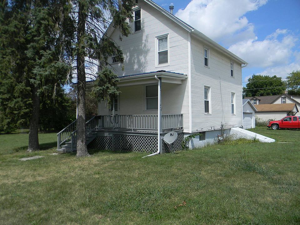 1st image of 827 E Washington St