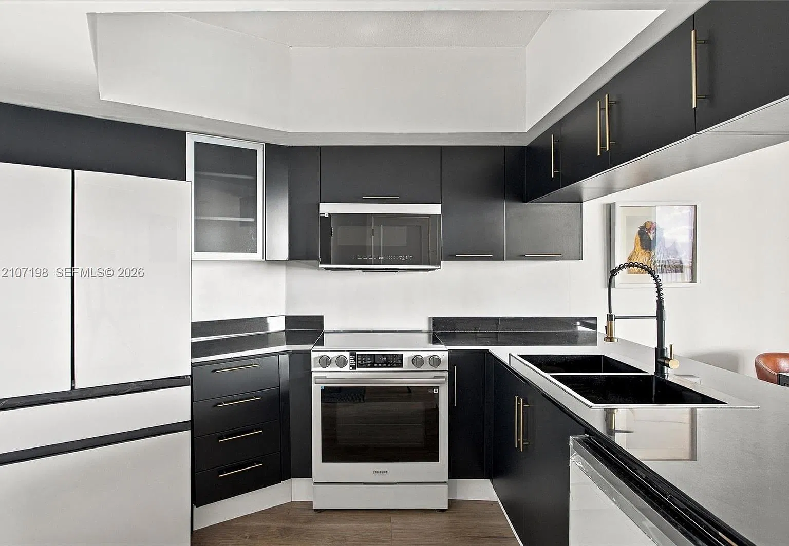 Opera Tower Condo — Photo 1