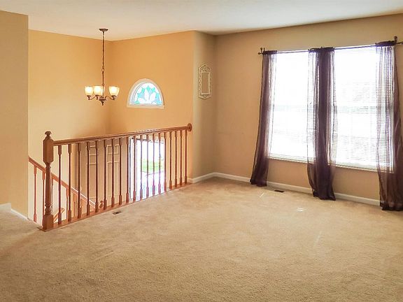 4th image of 328 Meadowgreen Dr