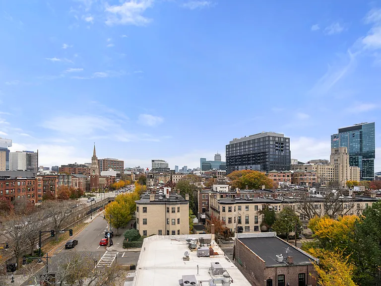 1011 Beacon St #4 — Photo 21