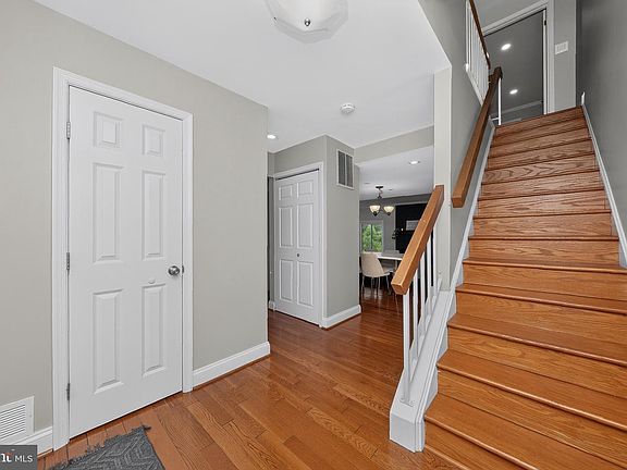 5th image of 9721 Shadow Oak Dr