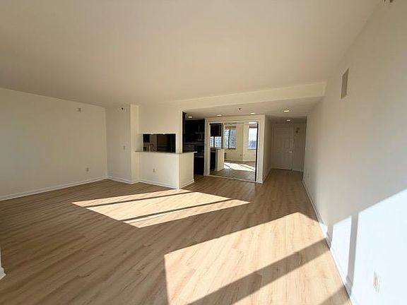 4th image of 1 2nd St APT 2303