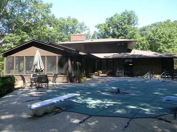 5th image of 714 Court St