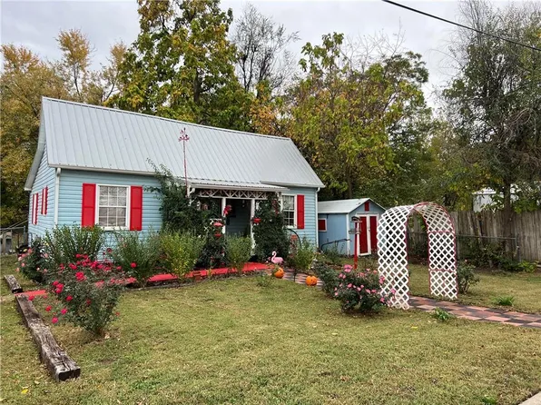 1108 E Allison St, Nevada, MO 64772