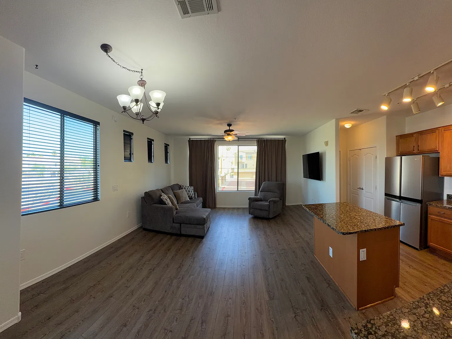 2 bed, 2.5 bath, 1100 sqft, $1,850 — Photo 4
