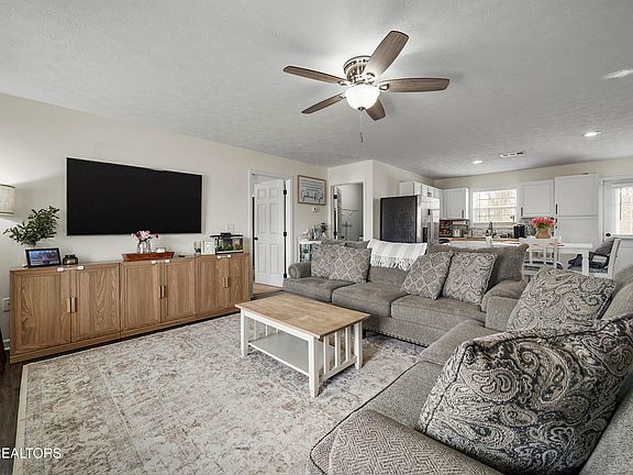 3rd image of 1921 River Poppy Rd