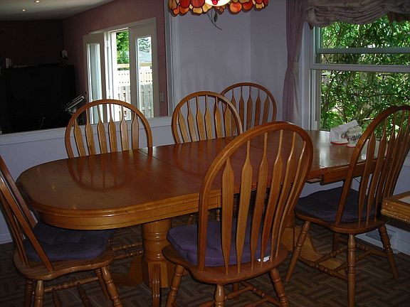 Large eat-in kitchen