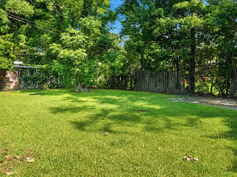 1621 Cloverdale Dr — Photo 19