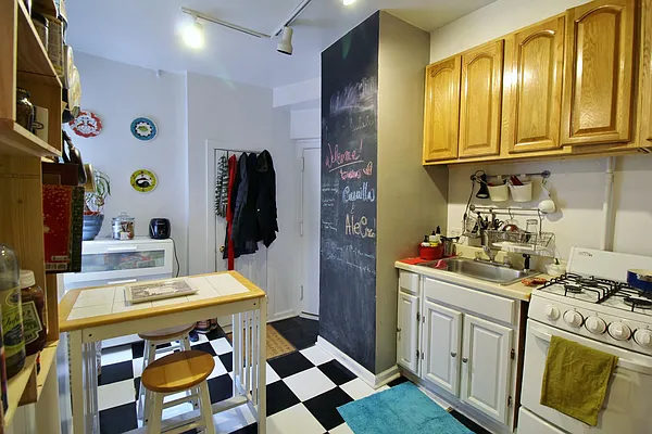 Rented by Julianna Realty Corp | media 25