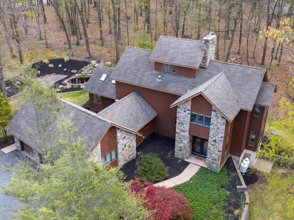 9 Wyndham Hill Dr, Reading, PA 19606