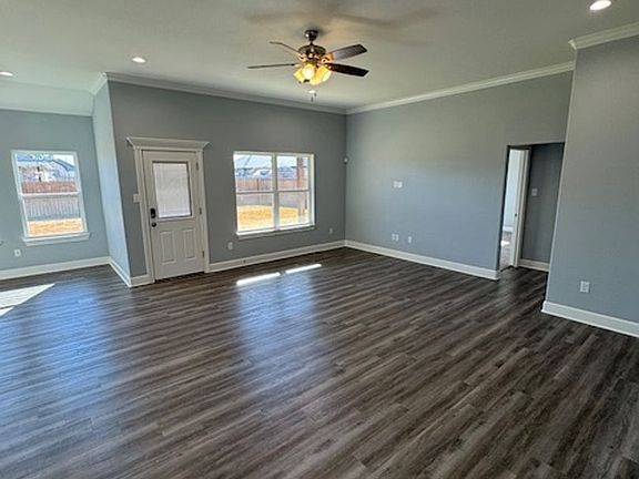 3rd image of 325 Evening Shade Ln