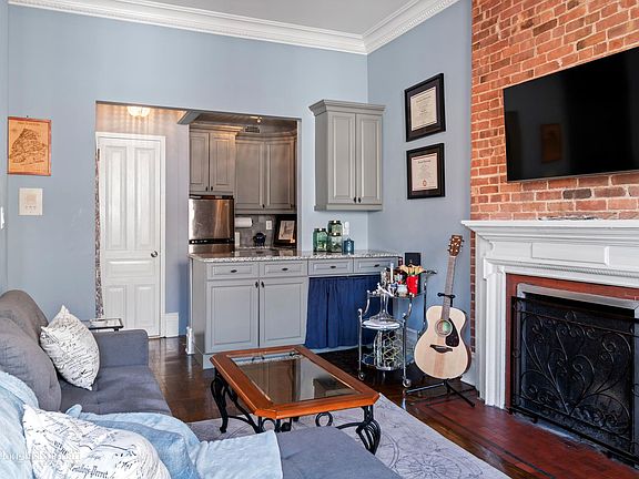 3rd image of 136 W 81st St APT 3F
