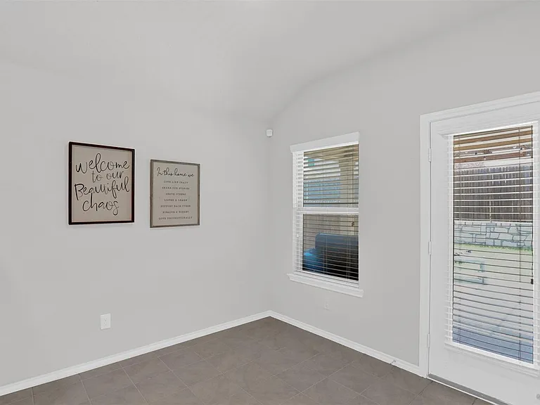 1111 Meadow Side Dr — Photo 6