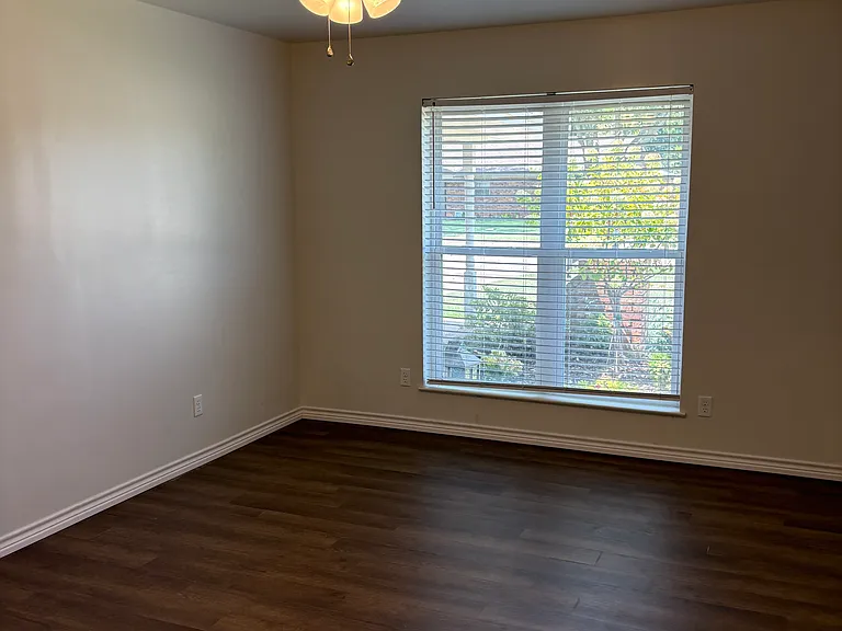 2803 Elmwood Ave — Photo 13