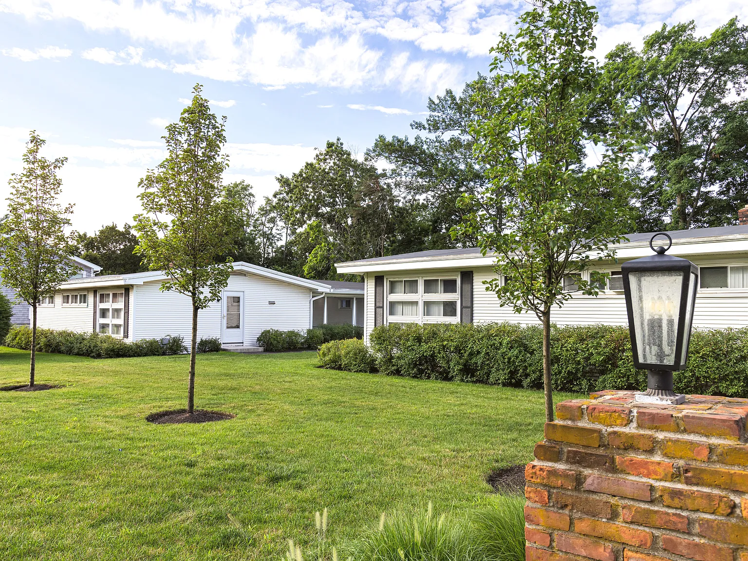 Farmington Court Apartments — Photo 3